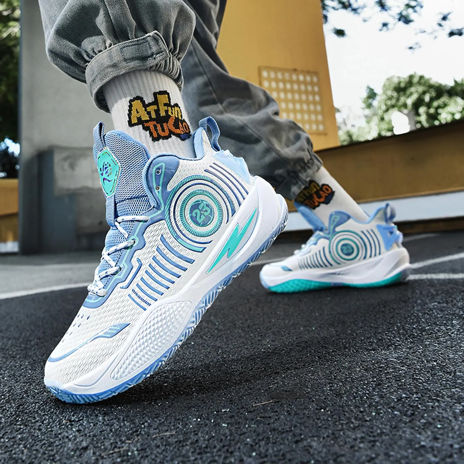 Men's High-Top Basketball ShoesWear-Resistant and Anti-Slip Soles Running Shoes Graffiti Design Fashionable Sports Shoes