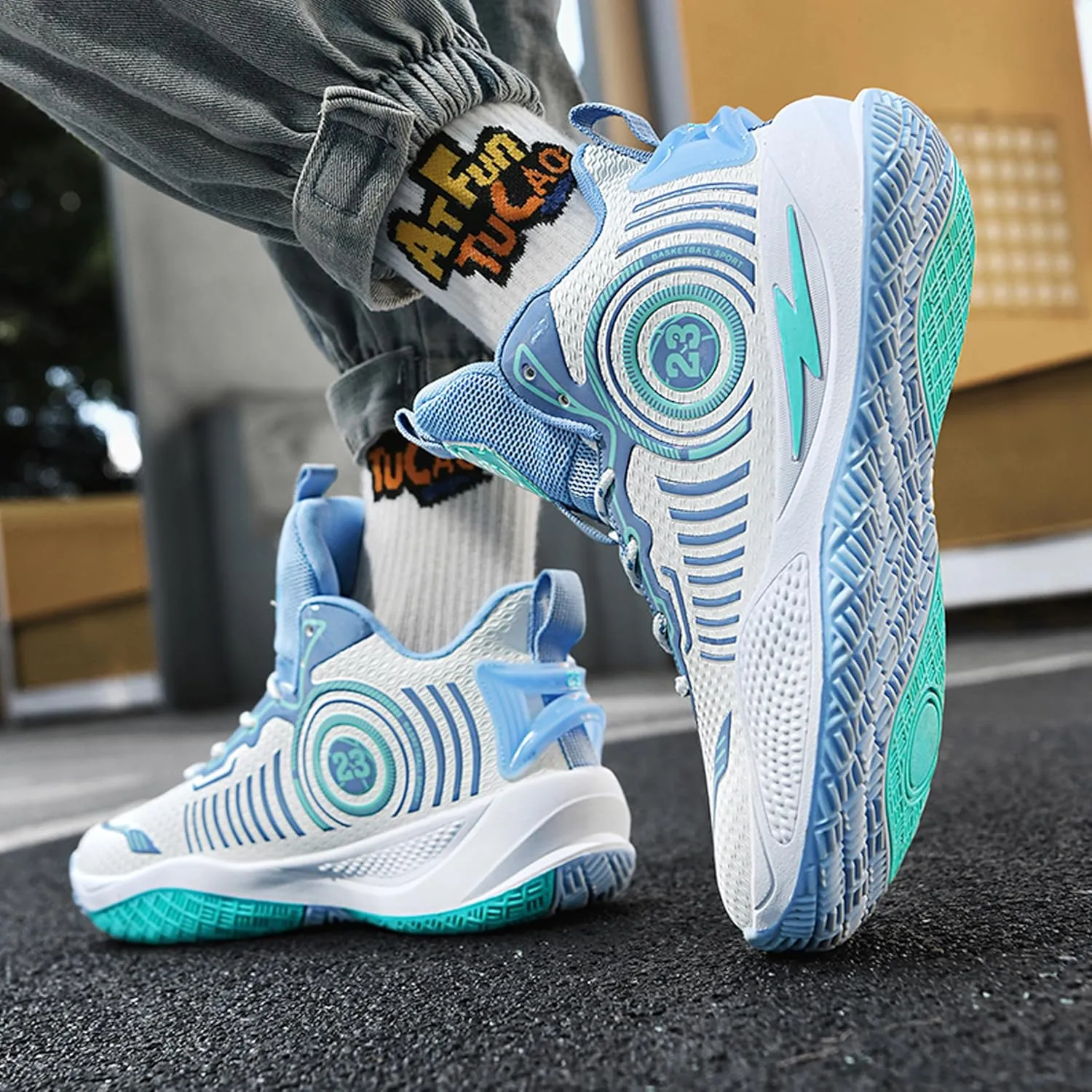 Men's High-Top Basketball ShoesWear-Resistant and Anti-Slip Soles Running Shoes Graffiti Design Fashionable Sports Shoes
